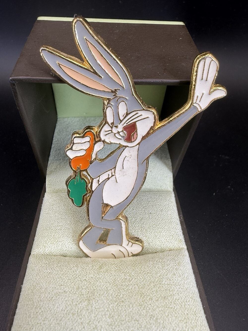 Vintage 1992 Warner Bros Bugs Bunny Looney Tunes Enamel Carrot Lapel Pin 3"